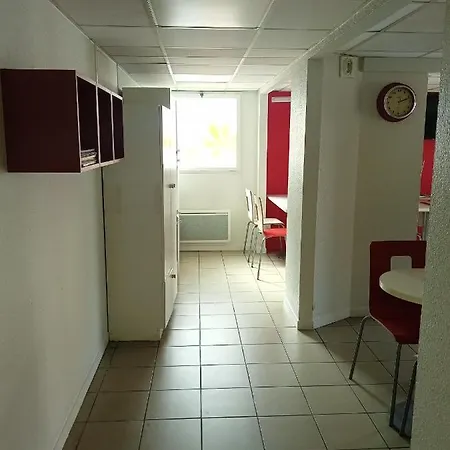 Premiere Classe Brice Sous Foret Отель Сен-Брис-су-Форе