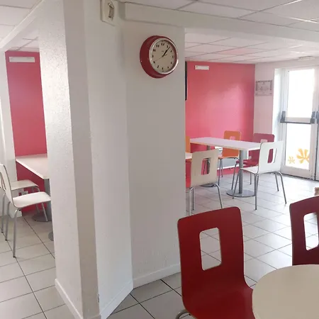 Отель Premiere Classe Brice Sous Foret